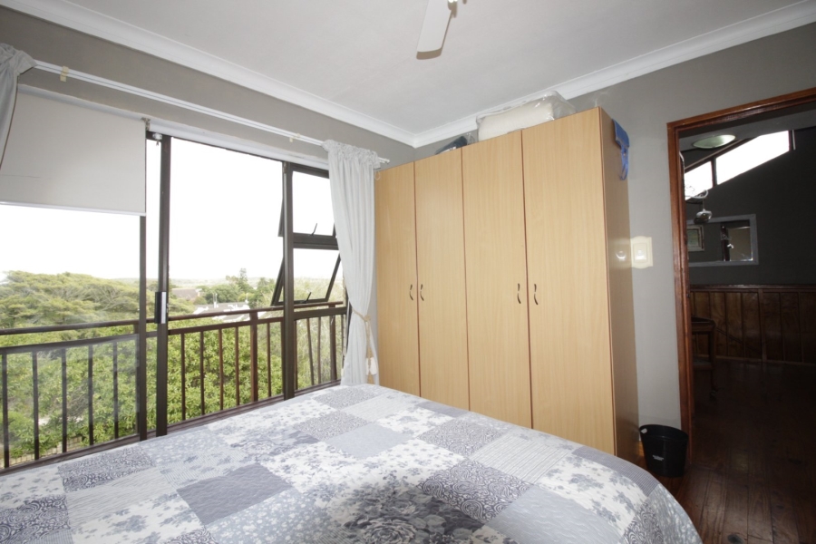 6 Bedroom Property for Sale in Paradise Beach Eastern Cape